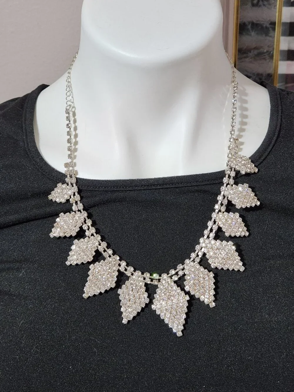 Vid Retired Shop LC Silver Rhinestone Leaf Bib NWOT Statement Bridal Necklace
